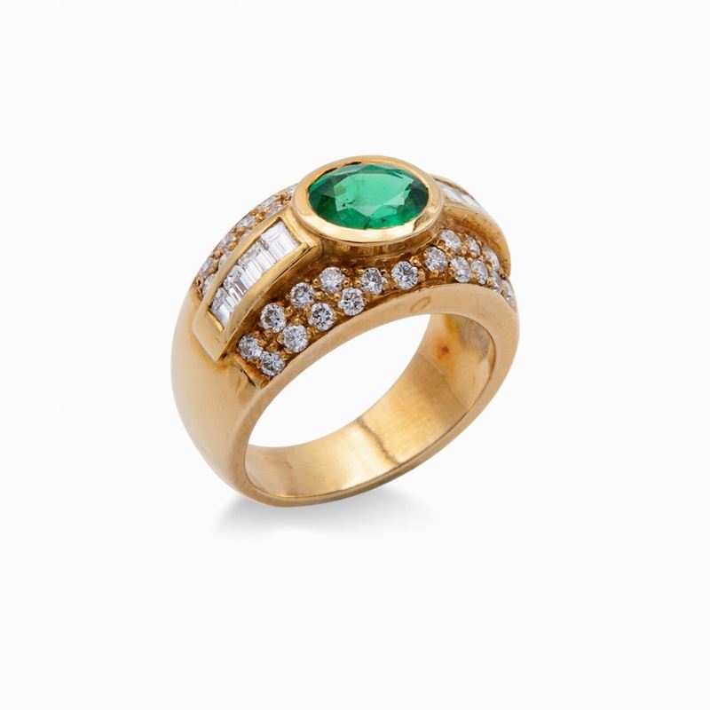 Anello in Oro Giallo, Smeraldo Centrale , Brillanti e Baguettes