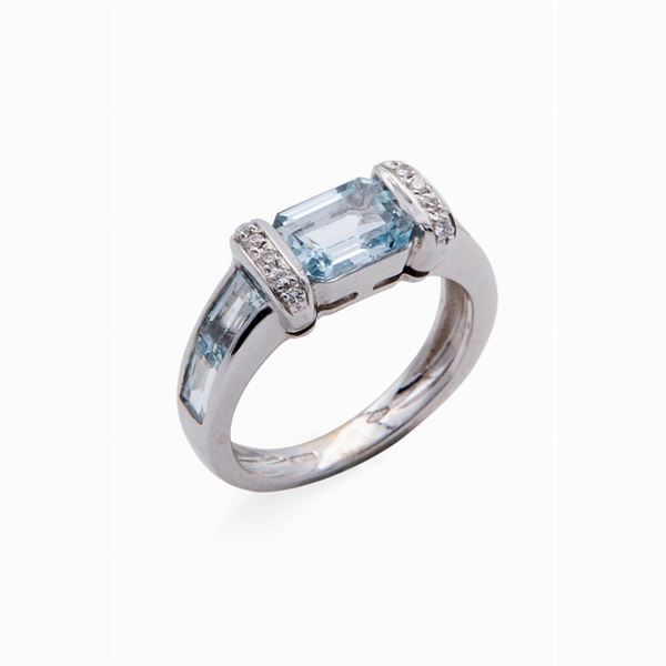 Anello in oro, acquamarina e brillanti