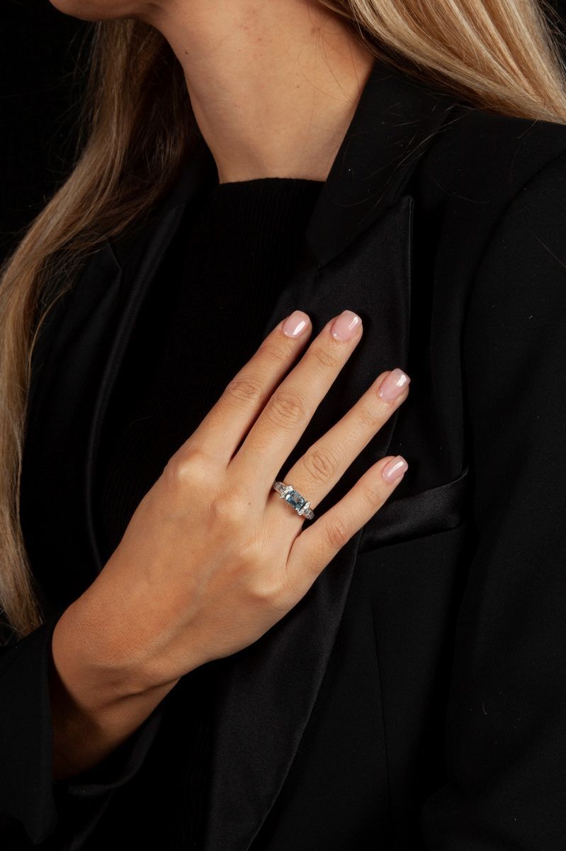 Anello in Oro, Acquamarina e Brillanti