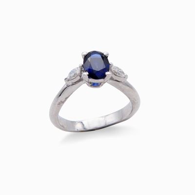 Anello in Oro, Zaffiro e Diamanti in Taglio Navette