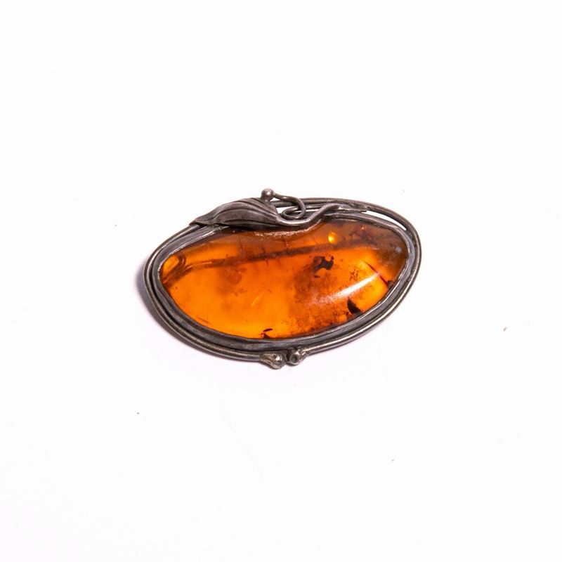 Spilla Art Nouveau in Argento e Ambra
