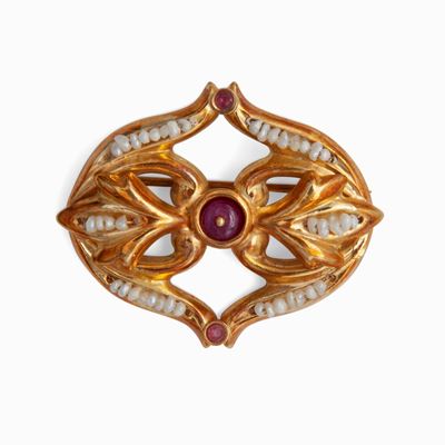 Spilla Ovale in Oro con Microperle e Rubini Cabochon