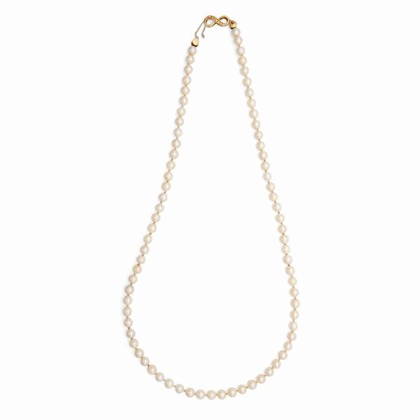 Collana di perle con chiusura in oro e brillanti