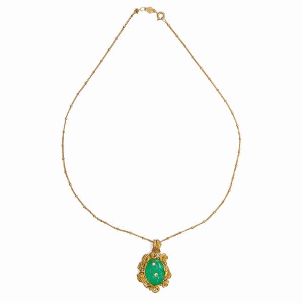 Collana con pendente in oro oro giallo, giada e brillanti