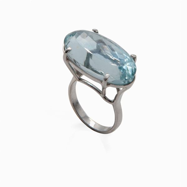 Anello in oro e topazio