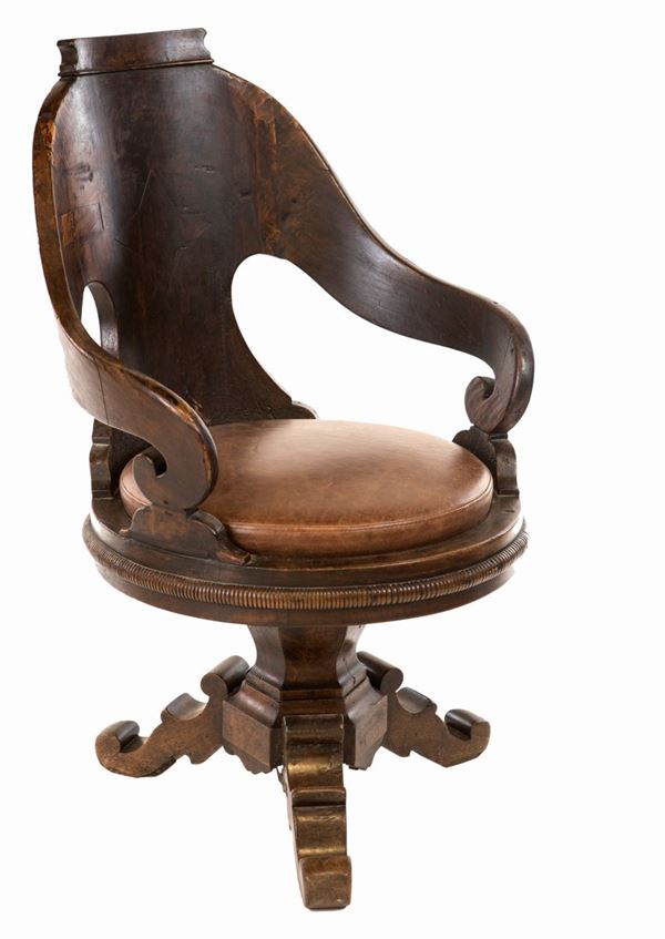 Antica sedia da barbiere in legno patinato