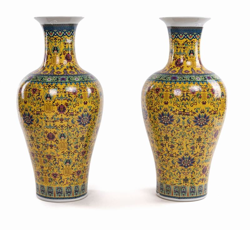Coppia di Vasi in Porcellana, Cina, Tarda Dinastia Qing