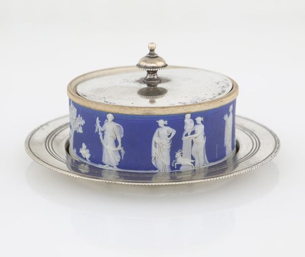 Scatola in ceramica di Wedgwood con coperchio e piatto in metallo argentato