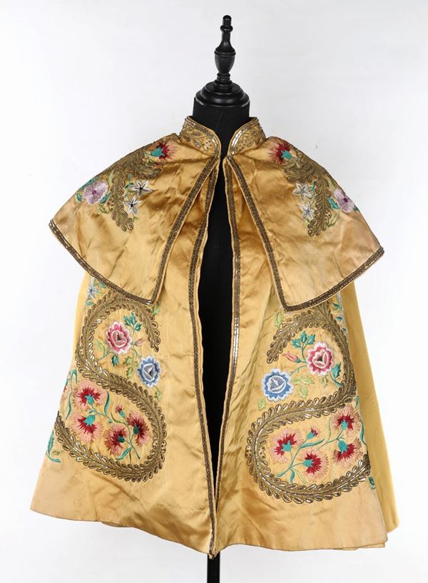 Mantello matador in raso di seta giallo oro