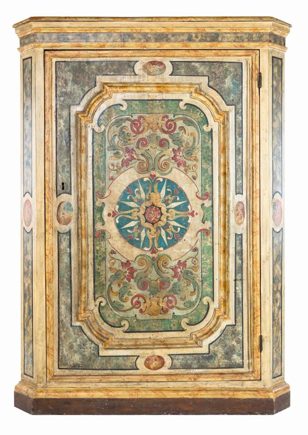 Angoliera in legno laccato in vivace policromia, XVIII/XIX secolo