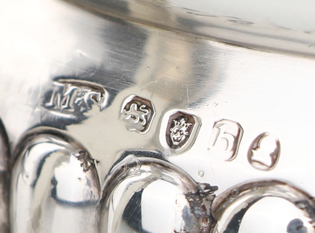 Grande Zuccheriera Biansata in Argento Sterling, Londra 1777, Argentiere Michael Stars