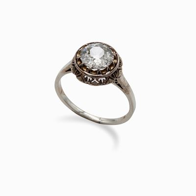 Anello Antico in Oro e Diamante Solitario