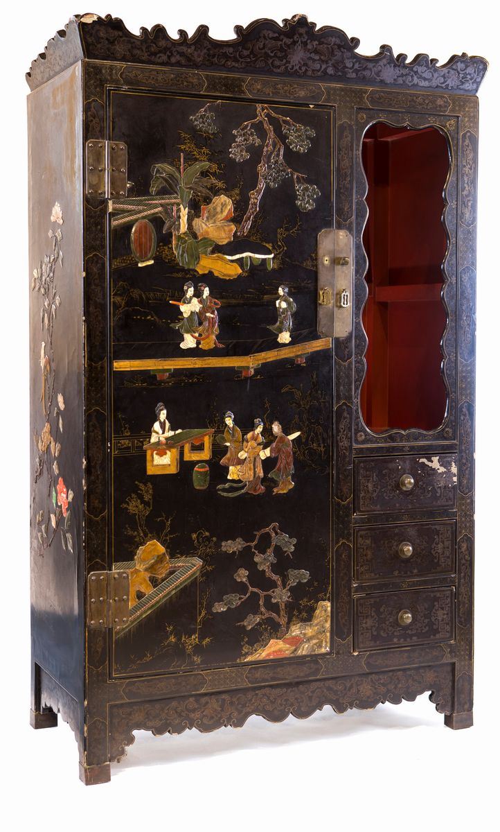 Mobile in Legno Laccato Nero, Giappone, XX Secolo