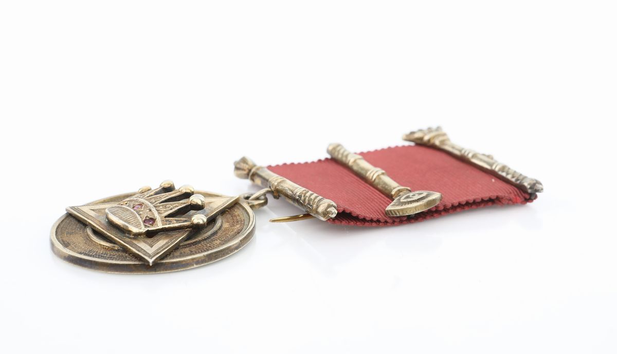 Distintivo con Coccarda e Spilla della Israel R.a. Chapter N° 634 in Argento Dorato