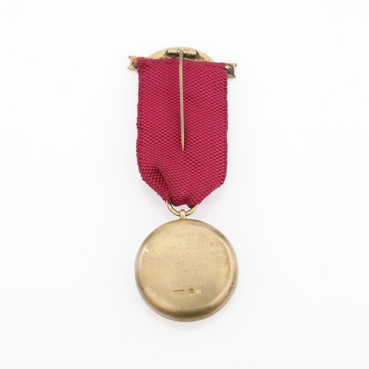 Distintivo con Coccarda e Spilla della Walnut Tree Chapter N° 5192 in Argento Dorato e Smalt...