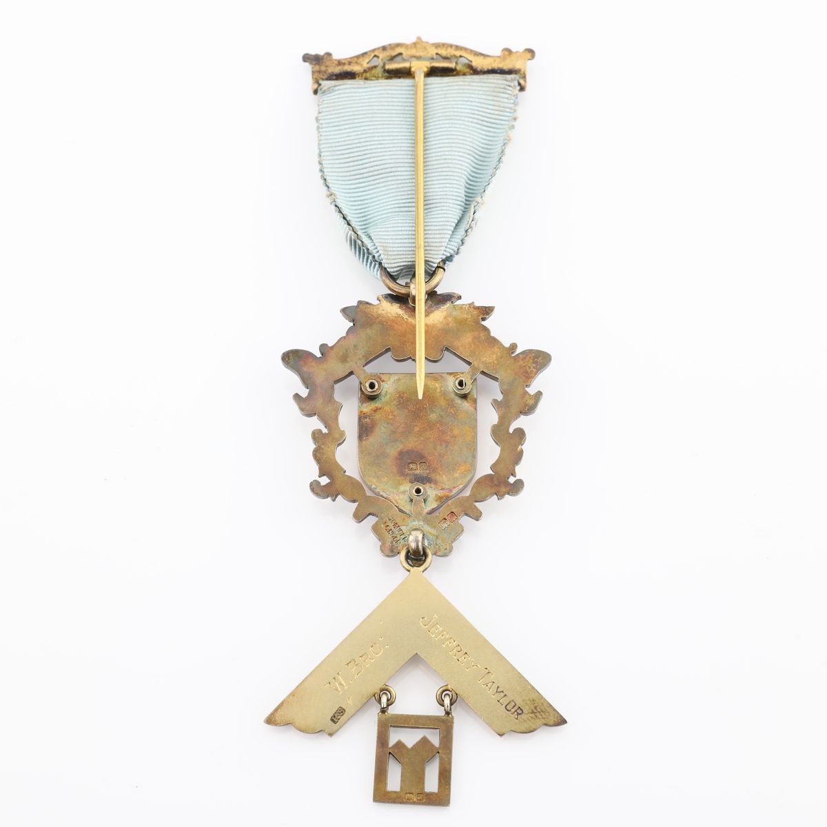 Distintivo con Coccarda e Spilla della Brandling Lodge N° 3875 in Argento Dorato e Smalti, L...