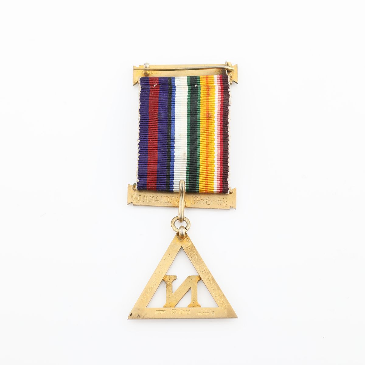Distintivo con Coccarda e Spilla del Pymmes Park Lodge Of r.a.M. N° 1056 in Argento Sterling...