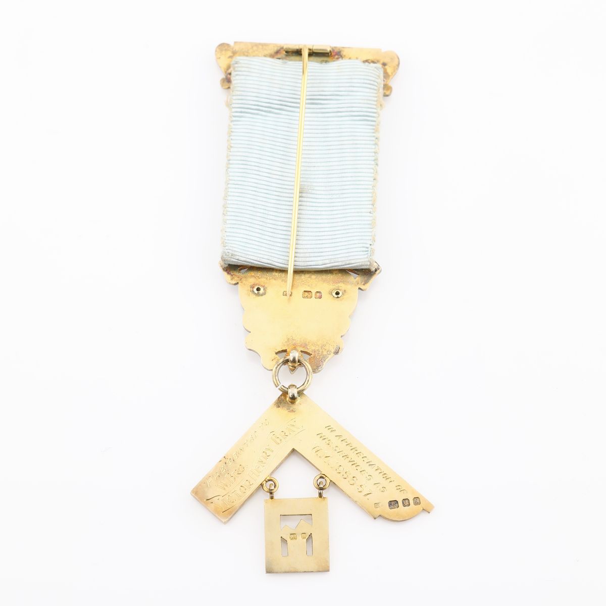 Distintivo con Coccarda e Spilla del Putney Bridge Lodge N° 6686 in Argento Dorato e Smalti