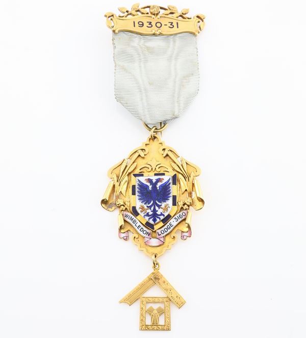 Distintivo con coccarda e spilla della Wimbledon Lodge n&#176; 3160 in oro 15 kt e smalti