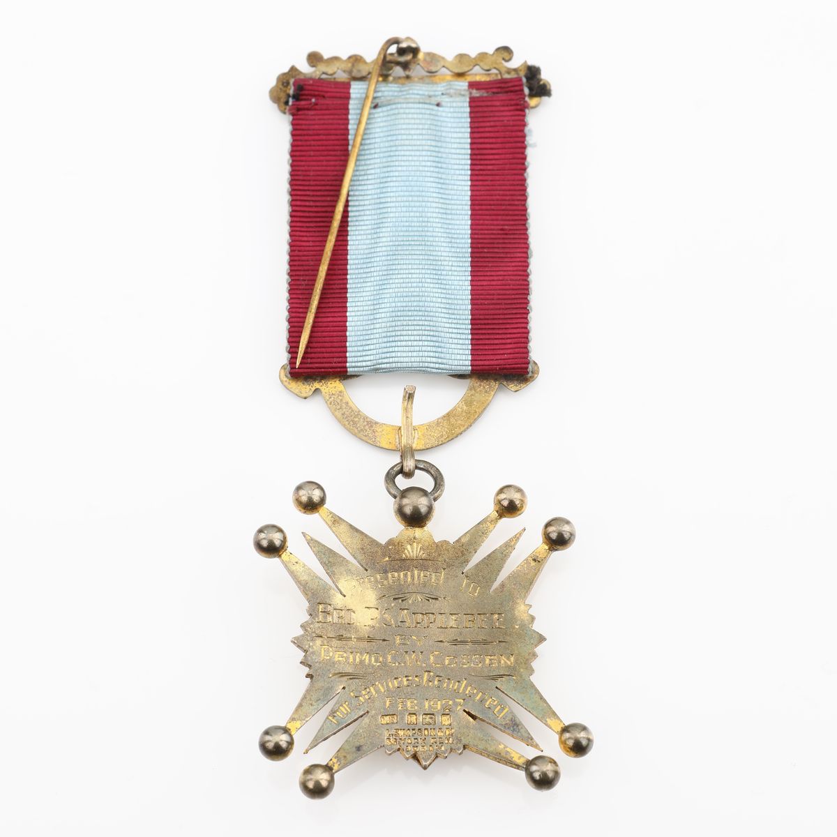 Distintivo con Coccarda e Spilla del Pride Of The City Lodge N° 2234 in Argento Dorato e Sma...