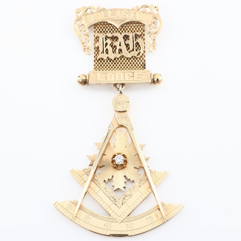 Distintivo del Wollaston Lodge in Oro 9 Kt con Brillante 0,5 Ct
