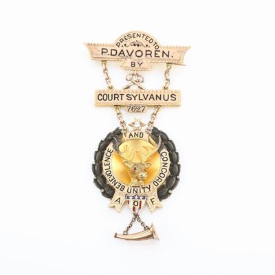 Distintivo Pendente del Court Sylvanus N° 7627 in Oro a Basso Titolo e Smalti con Brillante