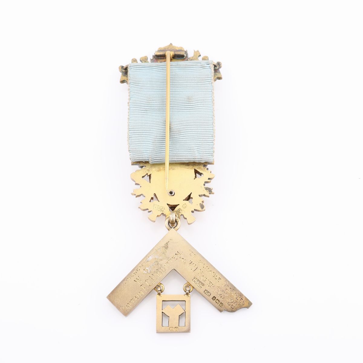 Distintivo con Coccarda e Spilla in Argento Dorato del Household Brigade Lodge N° 2614 per i...
