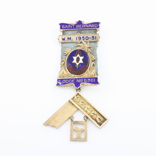 Distintivo con coccarda e spilla del Saint Bernard Lodge n&#176; 5361 in argento dorato e smalti