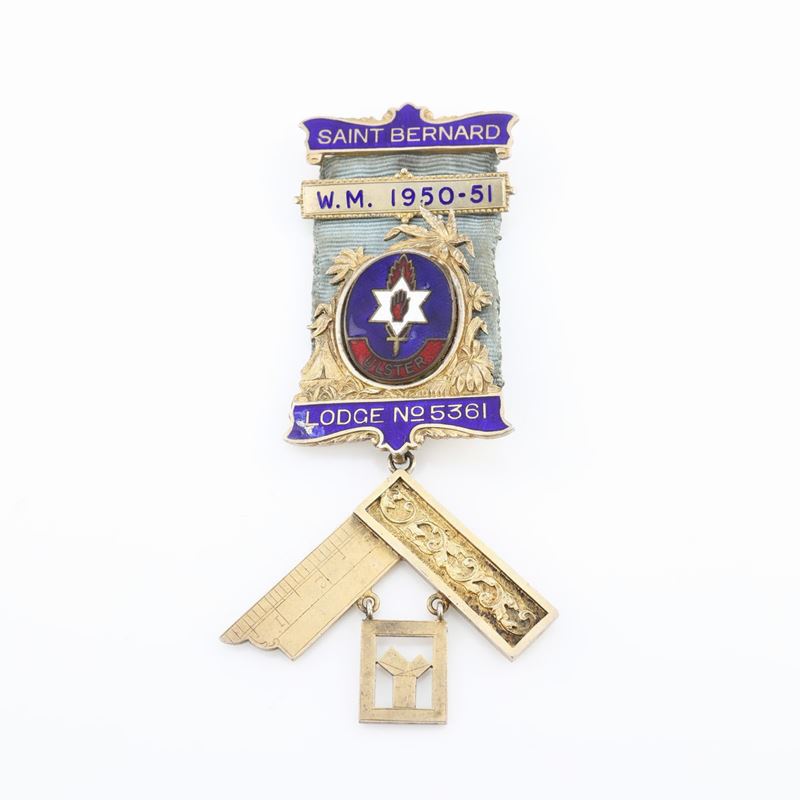 Distintivo con Coccarda e Spilla del Saint Bernard Lodge N° 5361 in Argento Dorato e Smalti