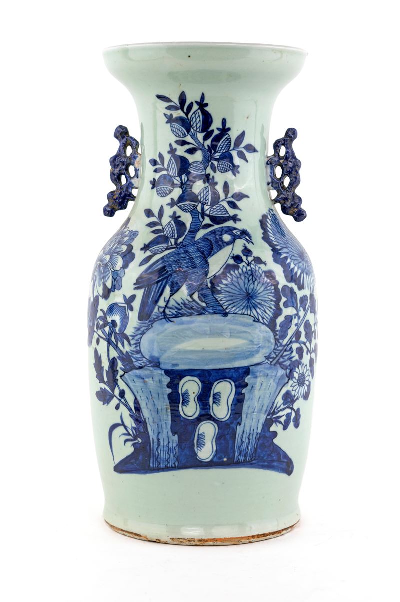 Vaso in porcellana, Cina, XX secolo, altezza cm 42