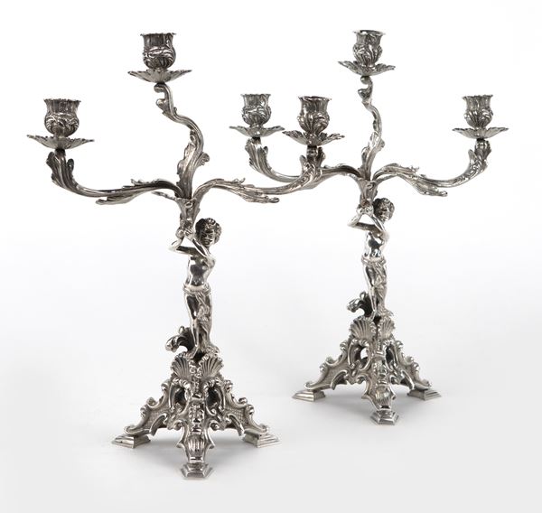 Coppia di candelabri in argento 800 a tre luci, argentiere Brandimarte, Firenze, Anni Quaranta/Cinquanta