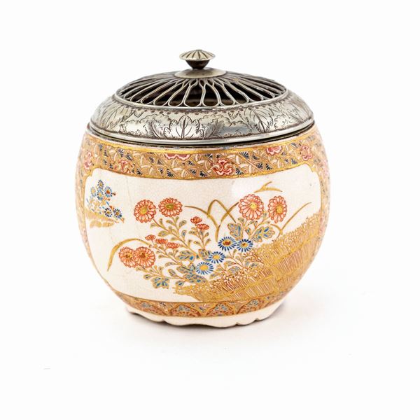 Coppetta in ceramica, Giappone  - Asta Arte Orientale - Casa d'Aste Arcadia