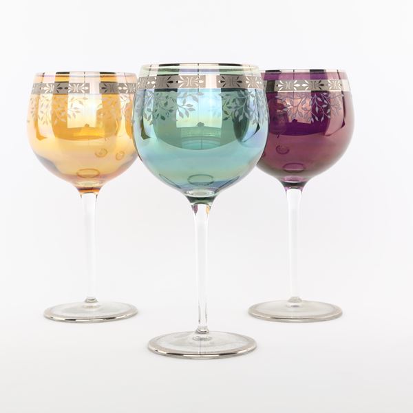Tre grandi bicchieri a calice in cristallo decorato a mano  - Asta Asta a Tempo - L'Arte del Vetro - Casa d'Aste Arcadia