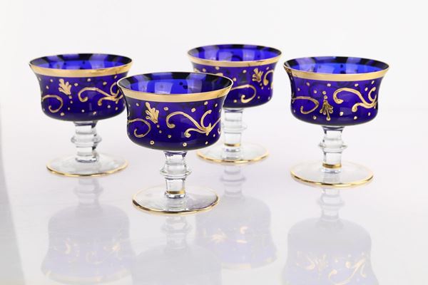 Quattro coppe in vetro blu e oro, seconda metà del XX secolo