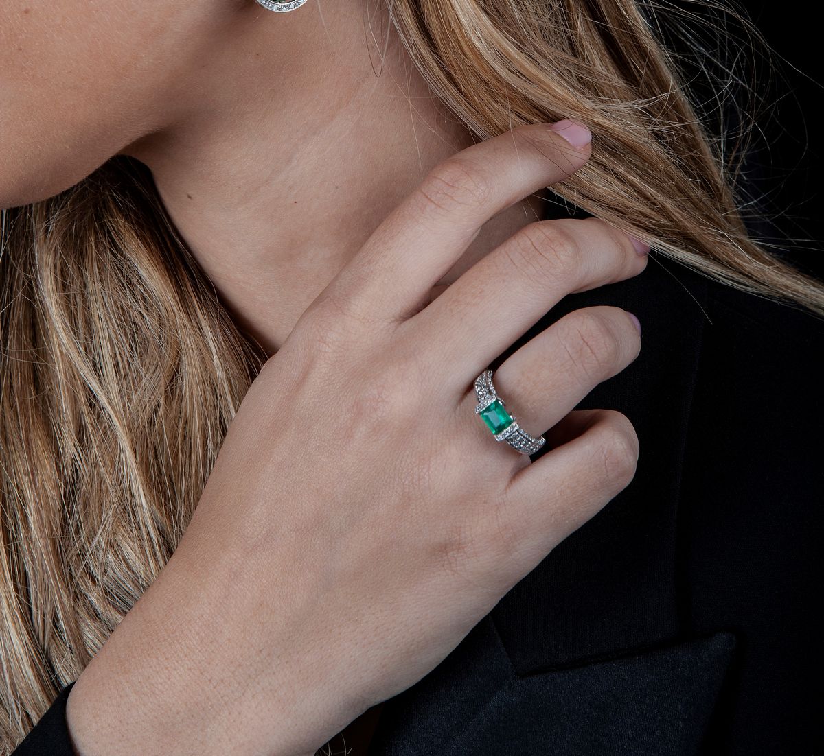 Anello in Oro Bianco, Brillanti e Smeraldo