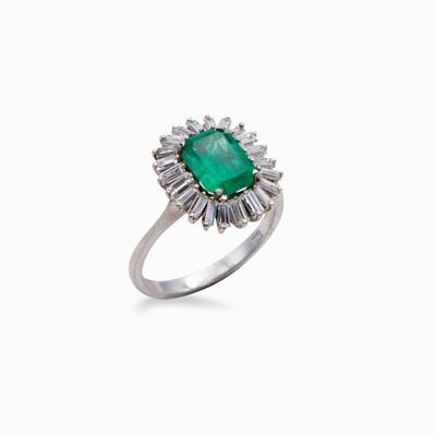Anello in Oro Bianco Smeraldo e Brillanti