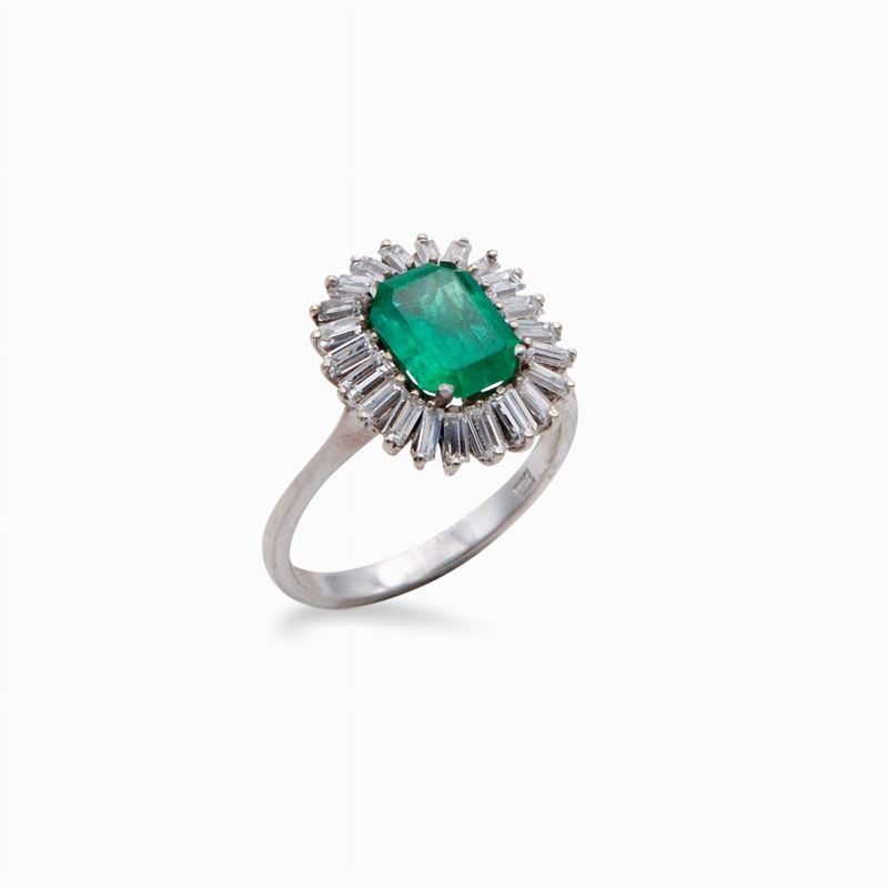 Anello in Oro Bianco Smeraldo e Brillanti