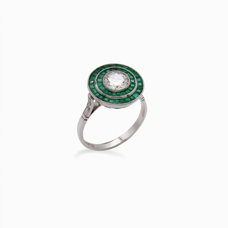 Anello Decò in Platino Brillante Centrale e Smeraldi