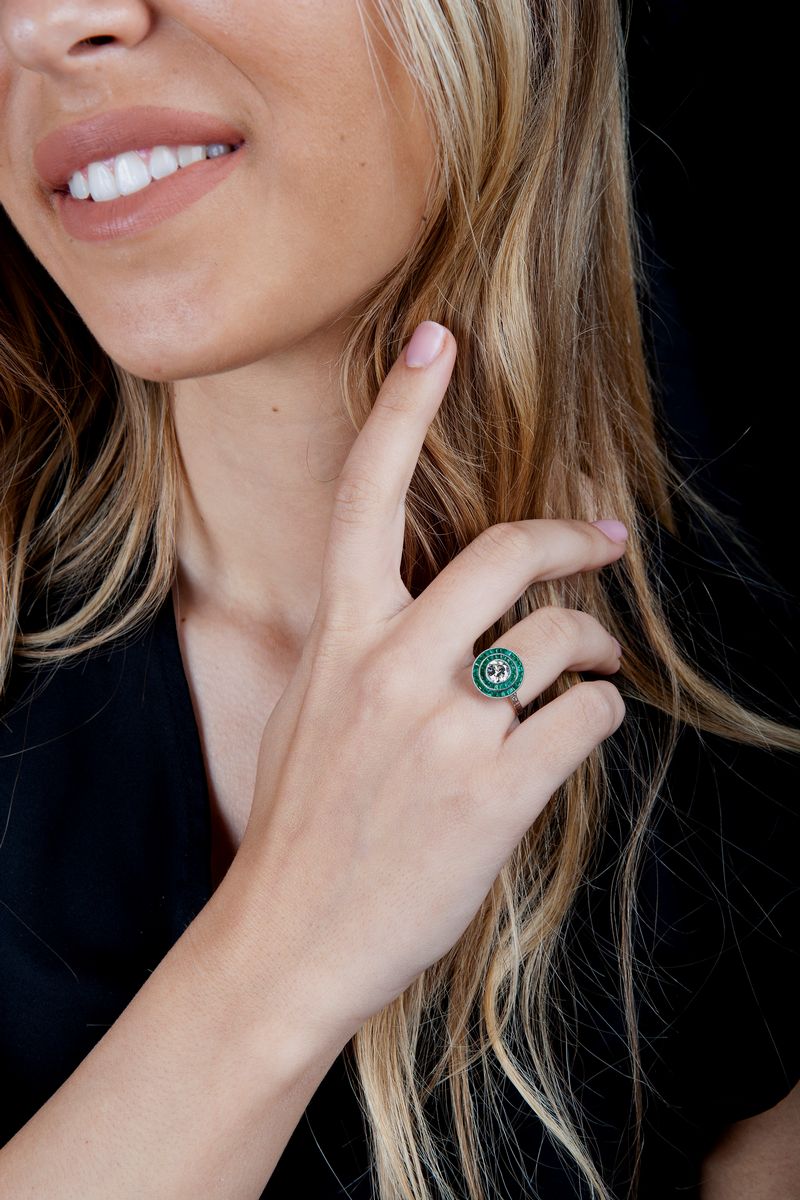 Anello Decò in Platino Brillante Centrale e Smeraldi