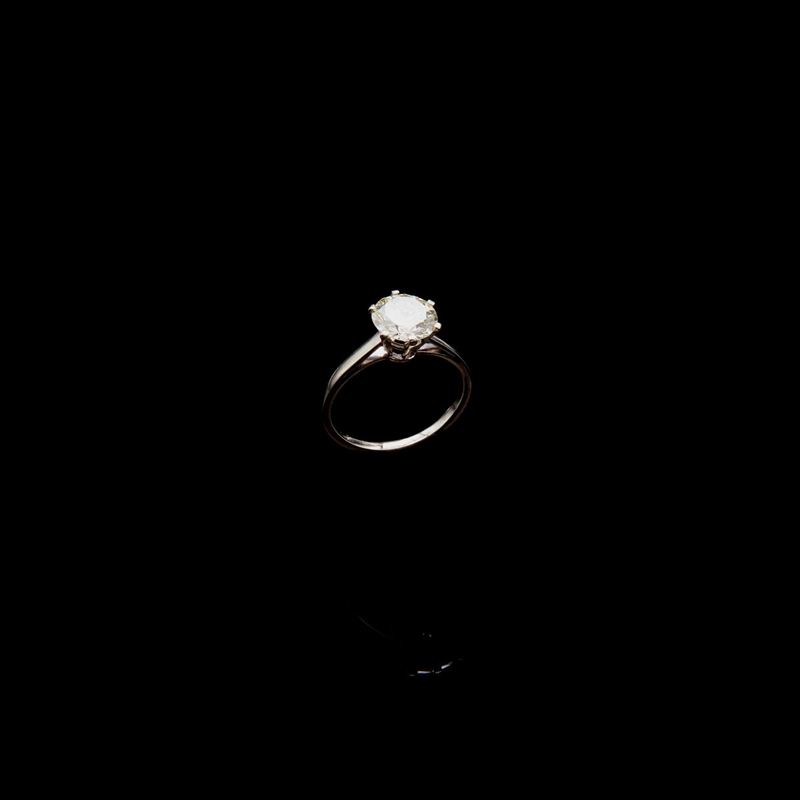 Anello in Oro e Brillante Solitario