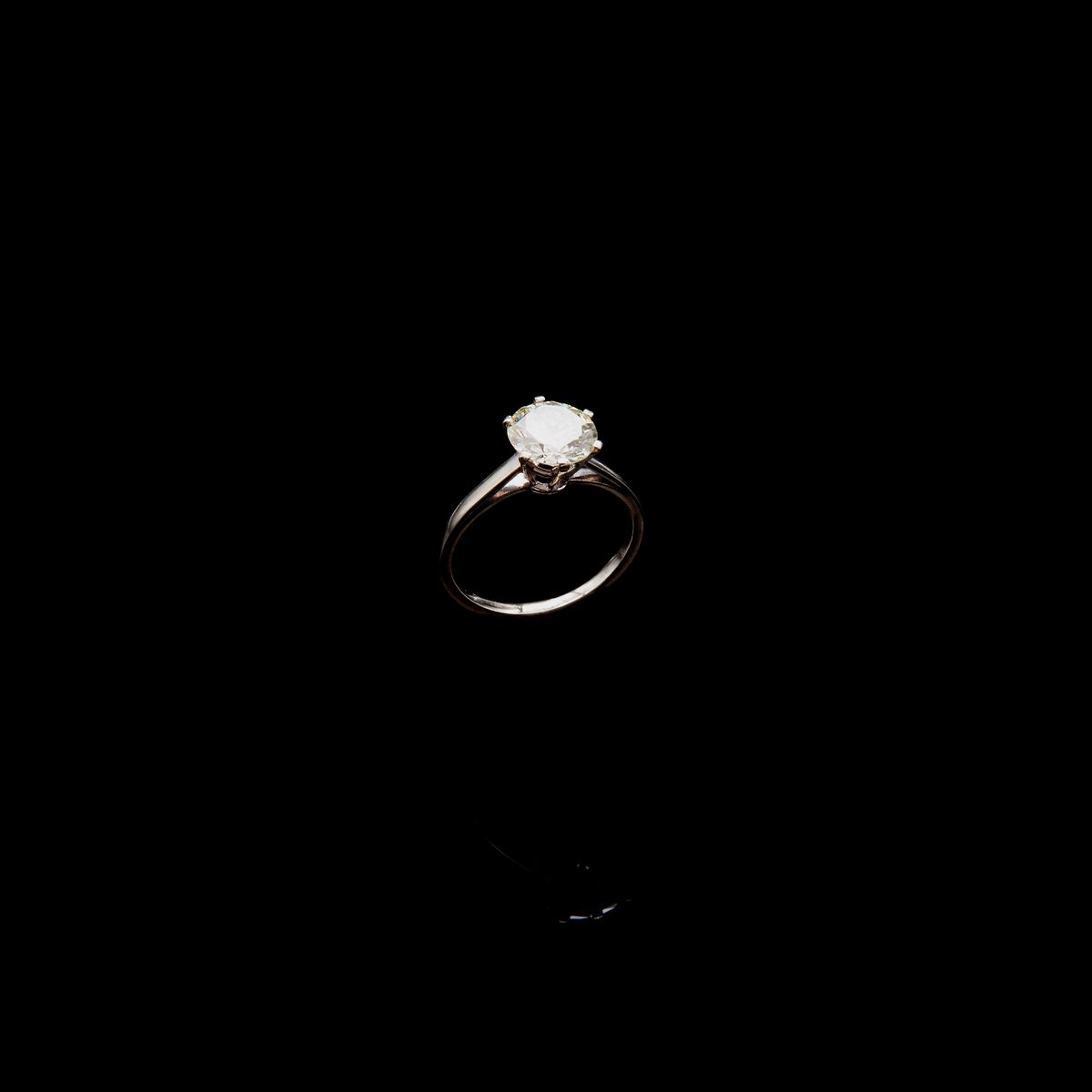 Anello in Oro e Brillante Solitario