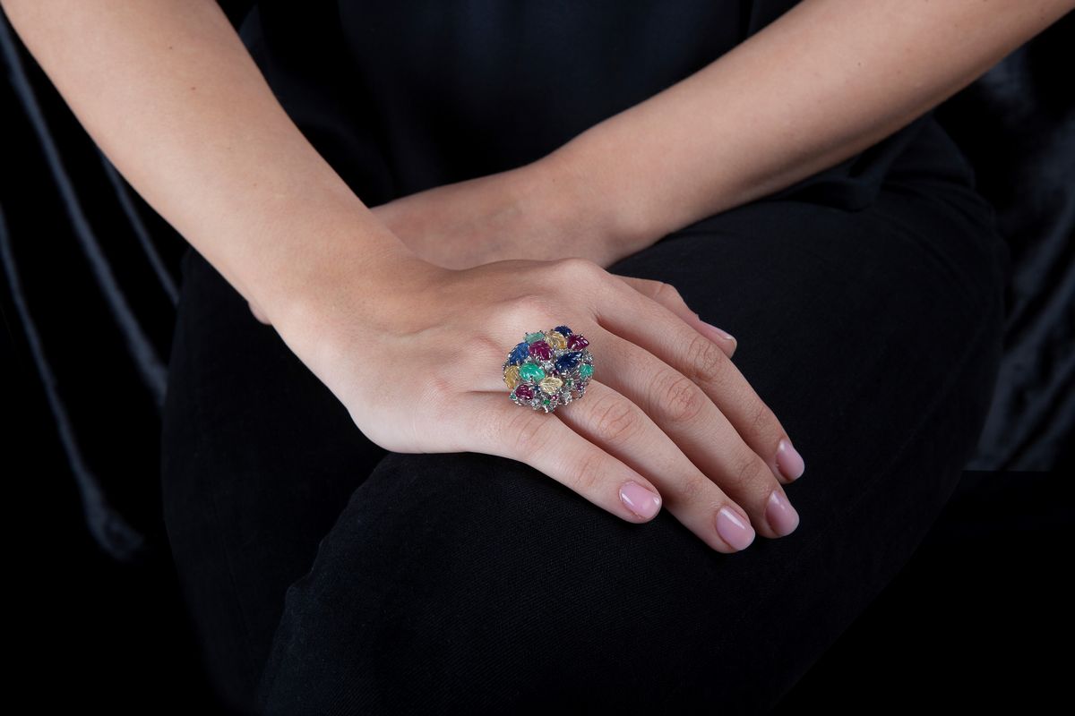 Anello in Oro a Fiore, Brillanti e Pietre Preziose