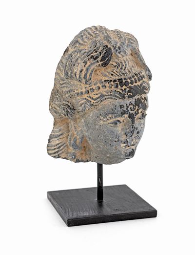 Piccola Testa Femminile in Scisto Nero, Arte del Gandhara