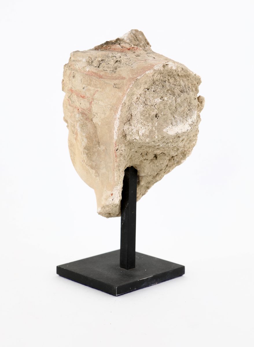 Piccola Testa in Stucco con Tracce di Cromia, Arte del Gandhara