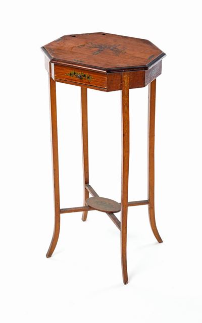 Piccolo Tavolino in Satinwood, Inghilterra, XIX Secolo