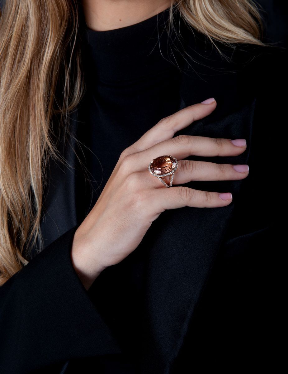 Anello in Oro con Morganite e Brillanti
