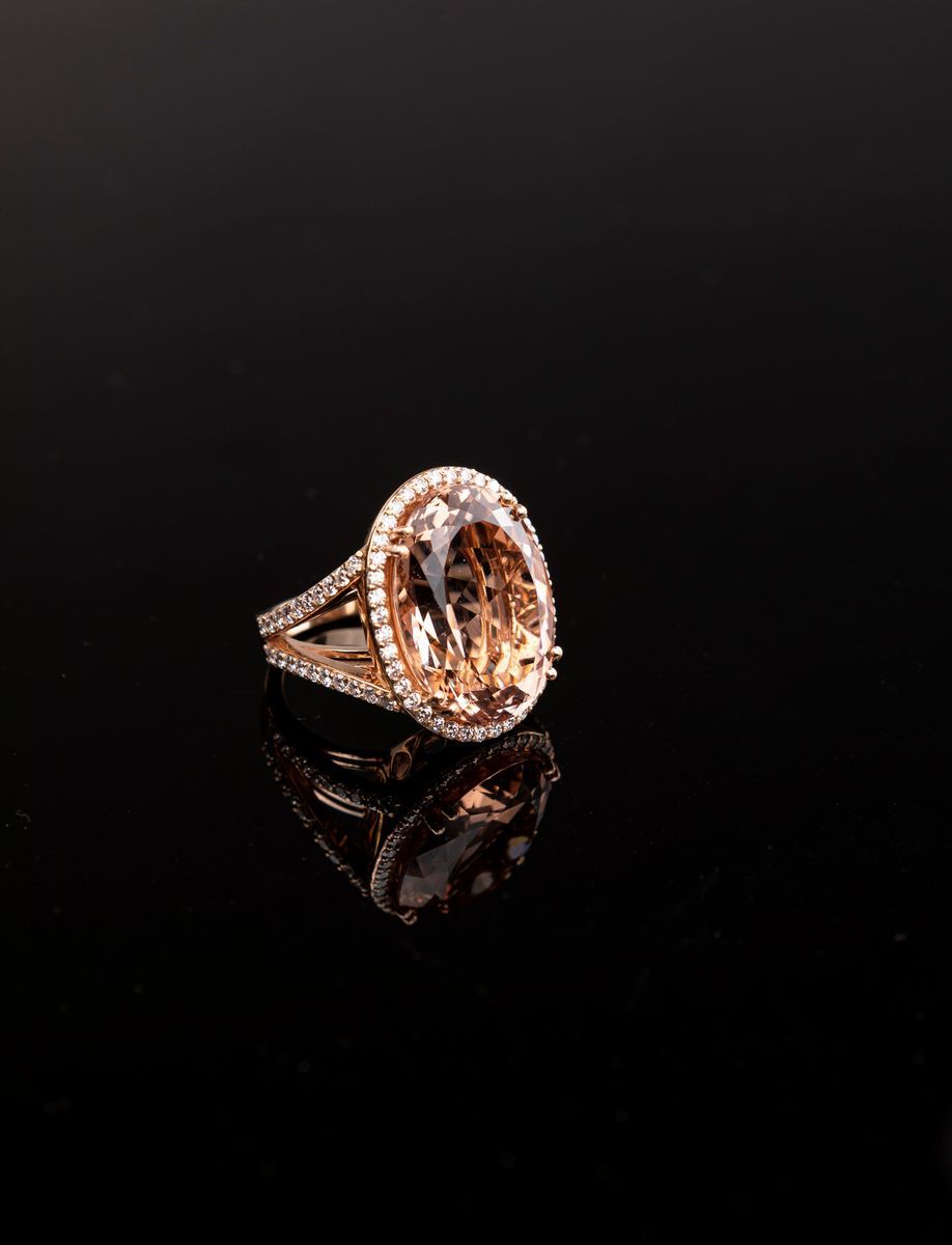 Anello in Oro con Morganite e Brillanti