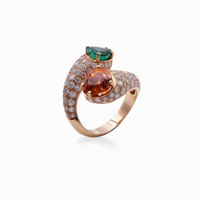 Anello Contrarié in Oro, Smeraldo Colombiano e Granato Mandarino con Brillanti
