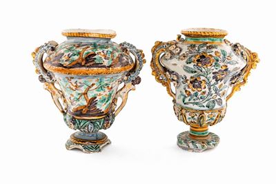 Due Antichi Vasi in Maiolica, Italia Meridionale