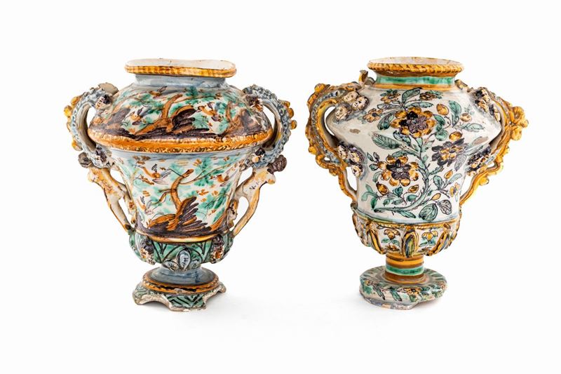 Due Antichi Vasi in Maiolica, Italia Meridionale